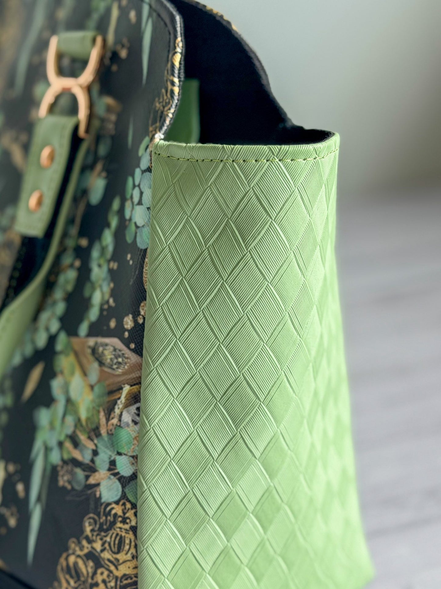 The Sewfisticated HexaTote