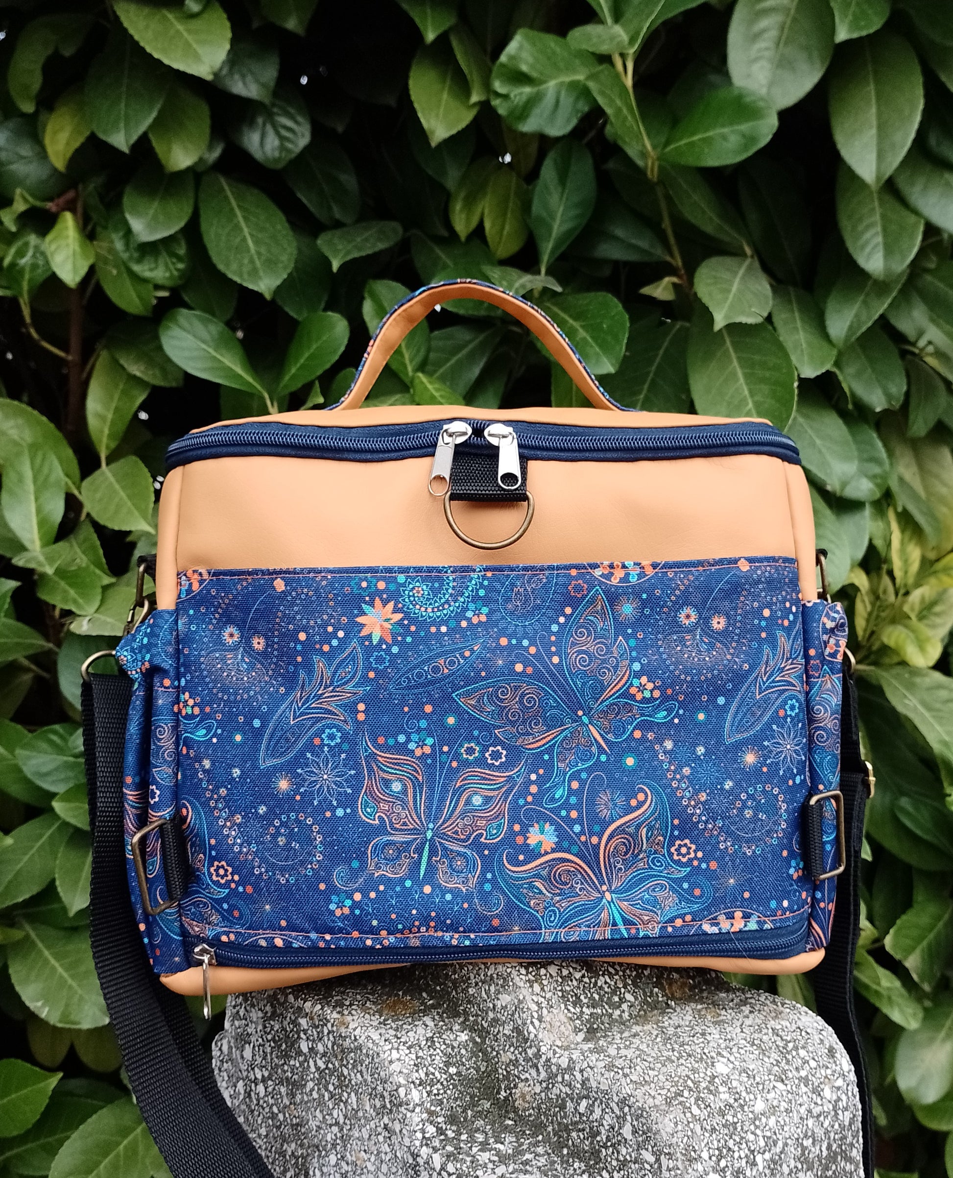 Anti Pickpocket Bag: FREE pattern, tutorial, and video sew-along